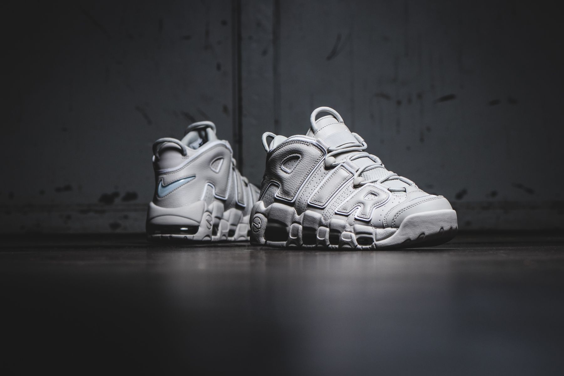 Nike uptempo light bone hotsell on feet